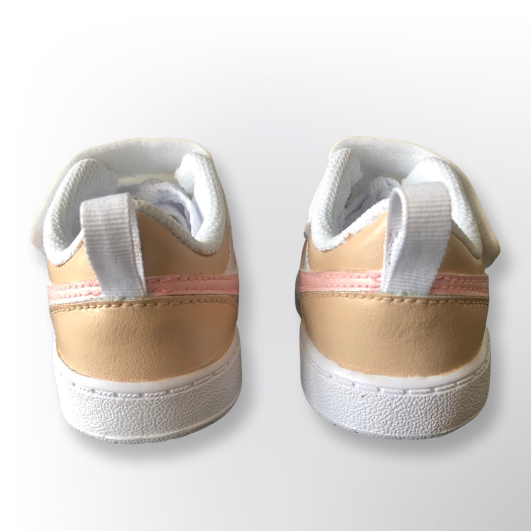 Customized Nike sneakers roze – Speelgoedkist gepersonaliseerd - Houten  speelgoedkist - Opbergkist - Beige