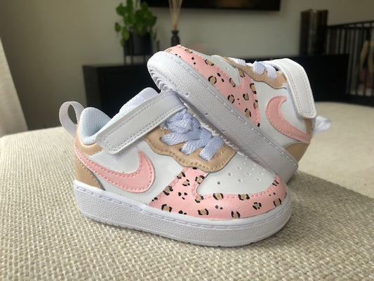 Customized Nike sneakers roze